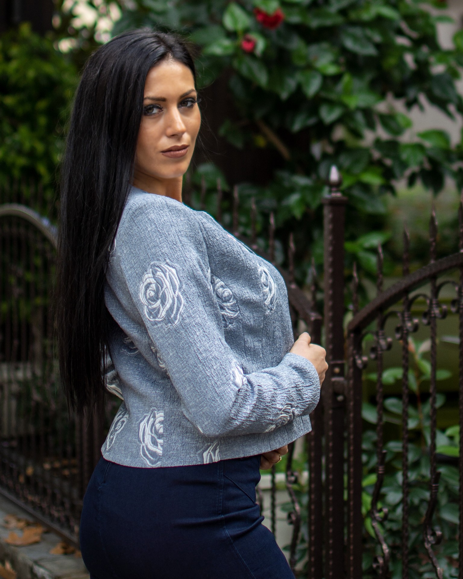 ЖАКАРДОВО САКО НА РОЗИ