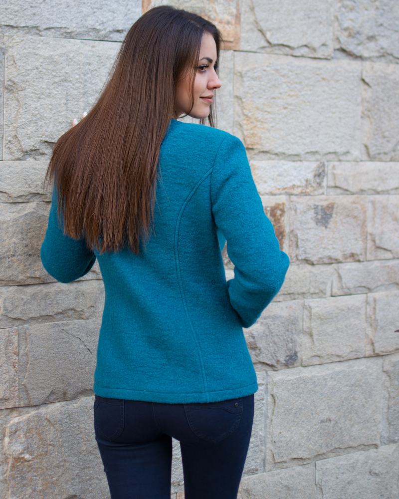 ДАМСКА ЖИЛЕТКА В СИН ЦВЯТ