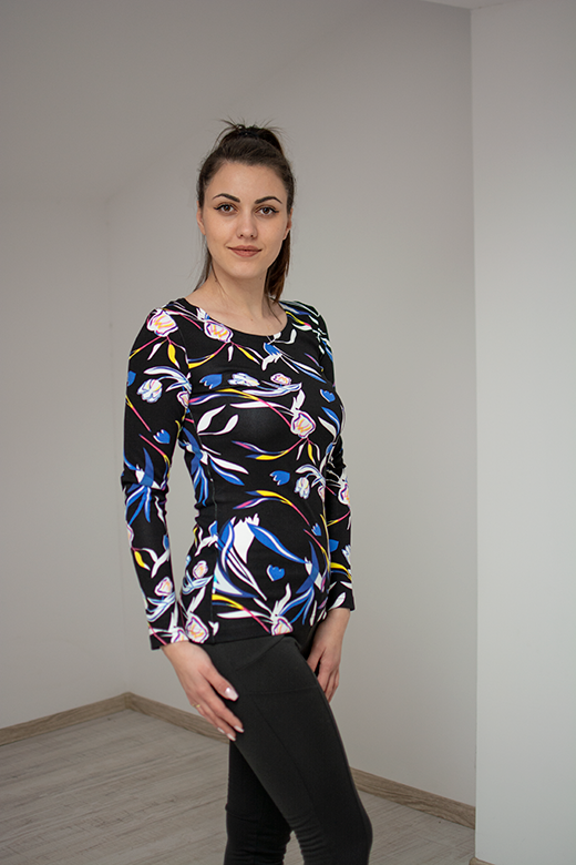 Дамска блуза с красива цветна щампа