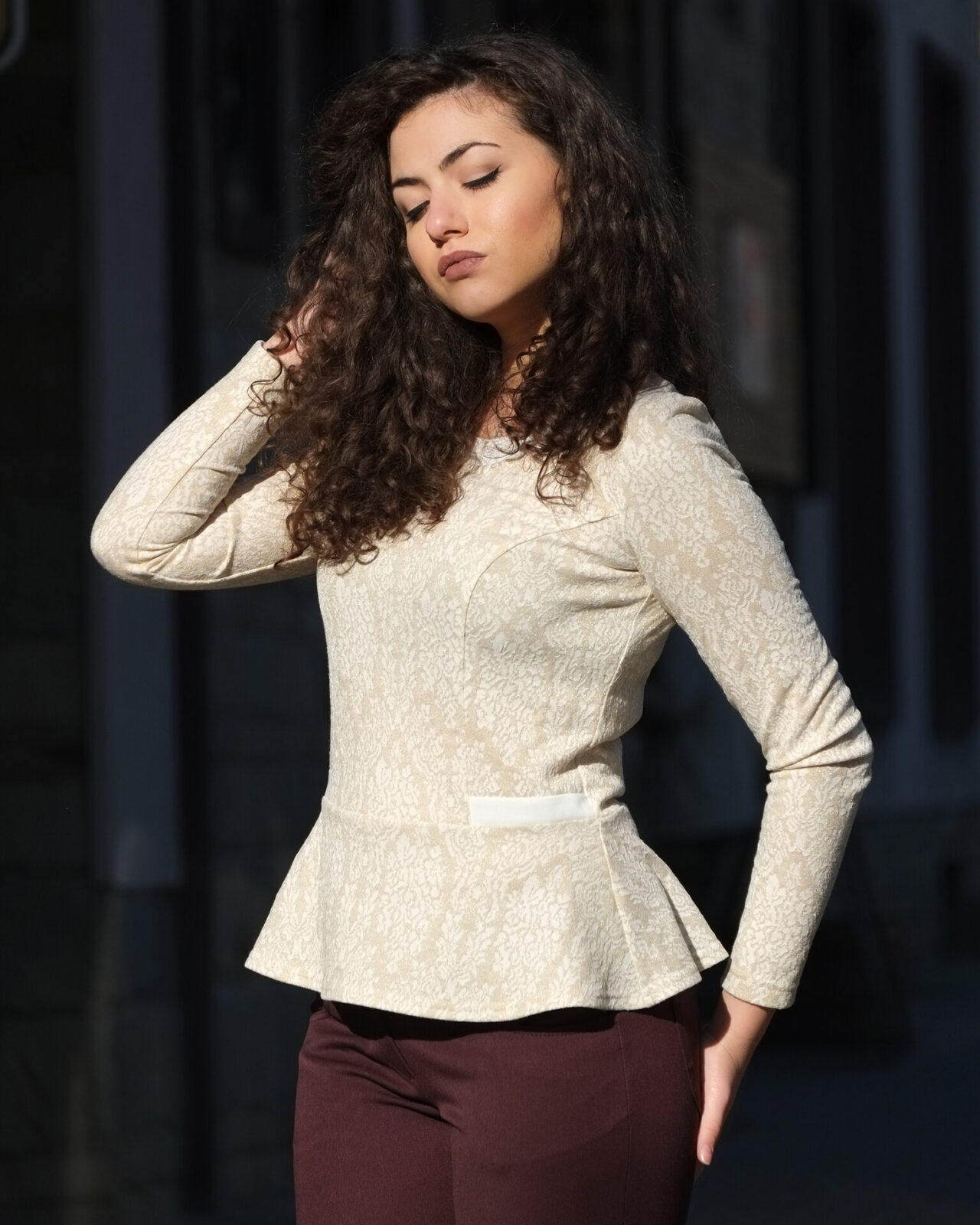 БЛУЗА СЪС ЗЛАТНО ЛАМЕ БЛУЗА СЪС ЗЛАТНО ЛАМЕ